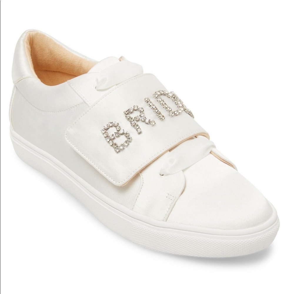 Blue by Betsey Johnson Women's Liana Sneaker (8.5)